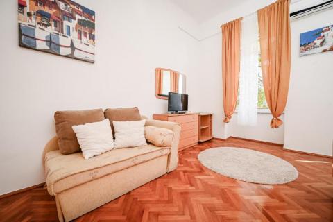 OPATIJA,IČIĆI- stan s parkingom, prvi red do mora