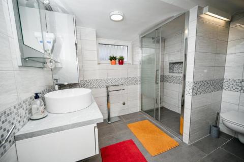 OPATIJA,IČIĆI- stan s parkingom, prvi red do mora