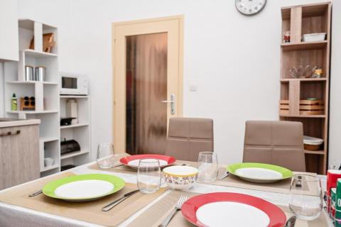 OPATIJA,IČIĆI- stan s parkingom, prvi red do mora