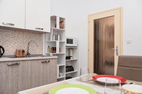 OPATIJA,IČIĆI- stan s parkingom, prvi red do mora