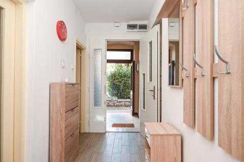 OPATIJA,IČIĆI- stan s parkingom, prvi red do mora