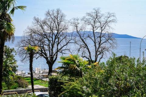 OPATIJA,IČIĆI- stan s parkingom, prvi red do mora