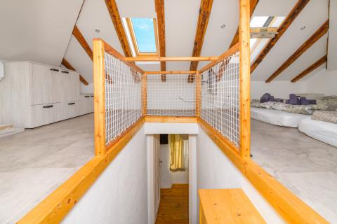 Otok Lošinj, Nerezine, Renovirana kamena kuća s bazenom i četiri smještajne jedinice