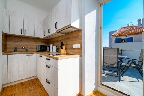 Otok Lošinj, Nerezine, Renovirana kamena kuća s bazenom i četiri smještajne jedinice