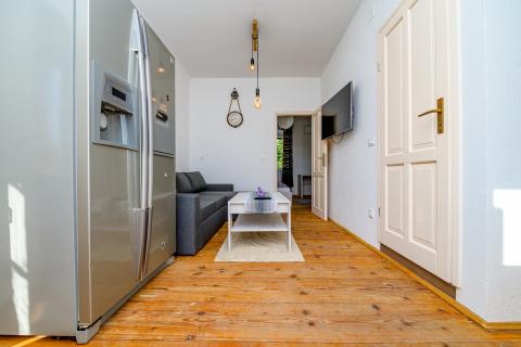 Otok Lošinj, Nerezine, Renovirana kamena kuća s bazenom i četiri smještajne jedinice