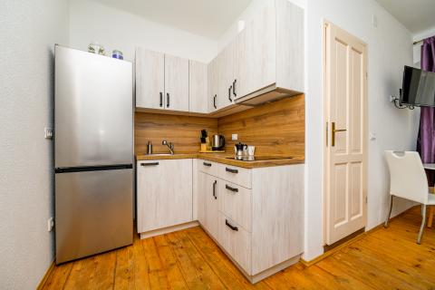 Otok Lošinj, Nerezine, Renovirana kamena kuća s bazenom i četiri smještajne jedinice