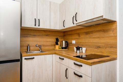 Otok Lošinj, Nerezine, Renovirana kamena kuća s bazenom i četiri smještajne jedinice