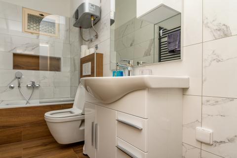 Otok Lošinj, Nerezine, Renovirana kamena kuća s bazenom i četiri smještajne jedinice