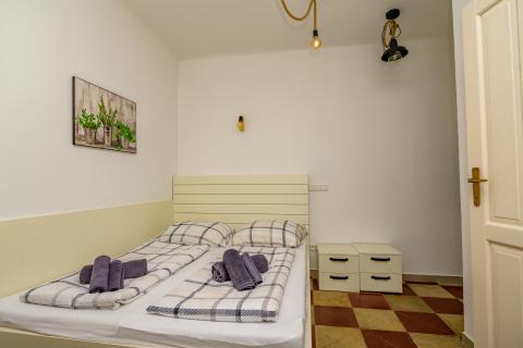 Otok Lošinj, Nerezine, Renovirana kamena kuća s bazenom i četiri smještajne jedinice