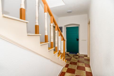 Otok Lošinj, Nerezine, Renovirana kamena kuća s bazenom i četiri smještajne jedinice