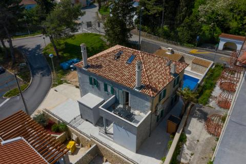 Otok Lošinj, Nerezine, Renovirana kamena kuća s bazenom i četiri smještajne jedinice