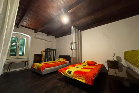 Draga Bašćanska - kuća 80m2, okućnica 90m2, spremišta 70m2, parking