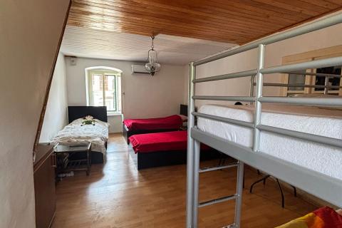 Draga Bašćanska - kuća 80m2, okućnica 90m2, spremišta 70m2, parking