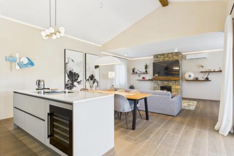 Istra,Karigador-Samostojeća kuća s bazenom