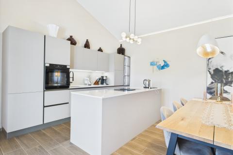 Istra,Karigador-Samostojeća kuća s bazenom