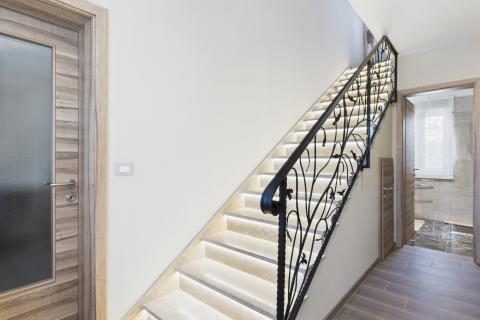 Istra,Karigador-Samostojeća kuća s bazenom