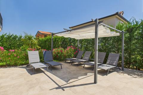 Istra,Karigador-Samostojeća kuća s bazenom