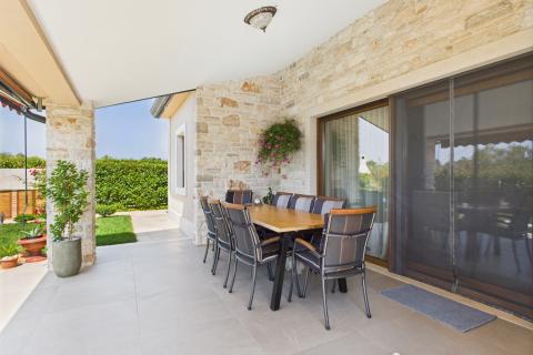 Istra,Karigador-Samostojeća kuća s bazenom