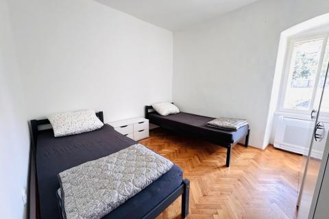 Rijeka- stan za najam, 7 radnika