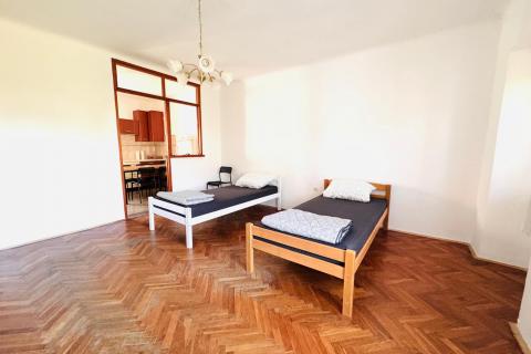 Rijeka- stan za najam, 7 radnika