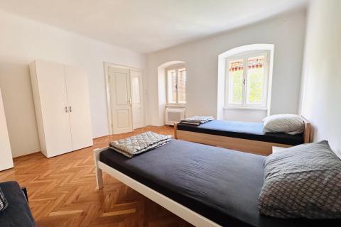 Rijeka- stan za najam, 7 radnika