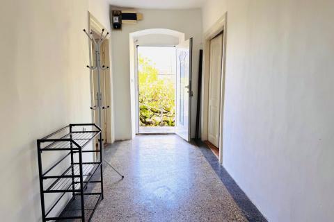 Rijeka- stan za najam, 7 radnika