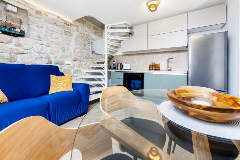 Istra,Rovinj, kuća u mirnoj ulici, centar, pogled more