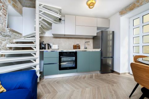 Istra,Rovinj, kuća u mirnoj ulici, centar, pogled more