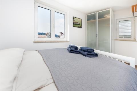 Istra,Rovinj, kuća u mirnoj ulici, centar, pogled more