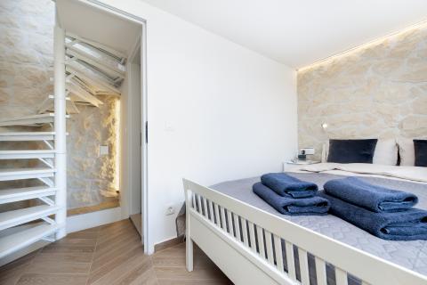 Istra,Rovinj, kuća u mirnoj ulici, centar, pogled more