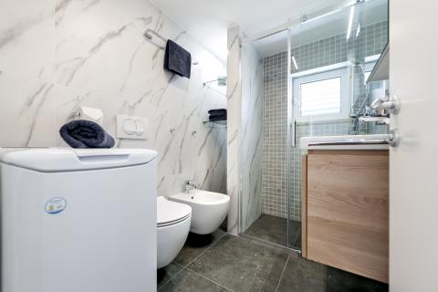 Istra,Rovinj, kuća u mirnoj ulici, centar, pogled more