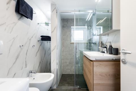 Istra,Rovinj, kuća u mirnoj ulici, centar, pogled more