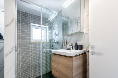 Istra,Rovinj, kuća u mirnoj ulici, centar, pogled more