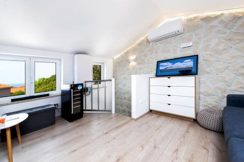 Istra,Rovinj, kuća u mirnoj ulici, centar, pogled more