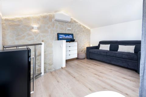 Istra,Rovinj, kuća u mirnoj ulici, centar, pogled more