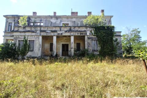 Istra, Kujići – Povijesna zgrada s velikim investicijskim potencijalom