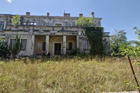 Istra, Kujići – Povijesna zgrada s velikim investicijskim potencijalom