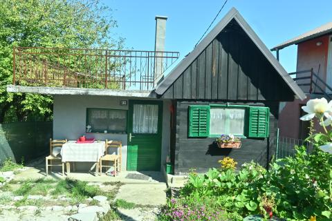 Kloštar Ivanić / Bešlinec - kuća s vrtom i voćnjakom