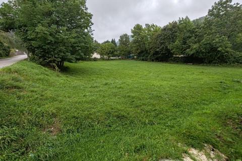 Klana, građevinsko zemljište od 1986m2 uz cestu