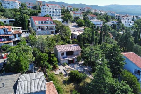 Novi Vinodolski, Bribirska obala- građevinsko zemljište 1000m2, 2.red od mora