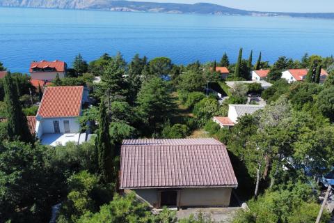 Novi Vinodolski, Bribirska obala- građevinsko zemljište 1000m2, 2.red od mora