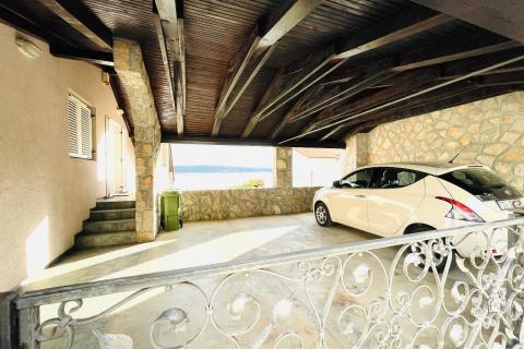 Crikvenica- stan sa parkingom, 80 m od mora