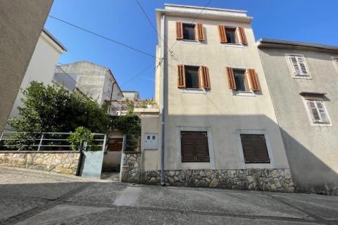 Insel Krk, Dobrinj, Haus mit Dachterrasse und Meerblick
