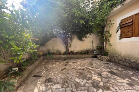 Insel Krk, Dobrinj, Haus mit Dachterrasse und Meerblick