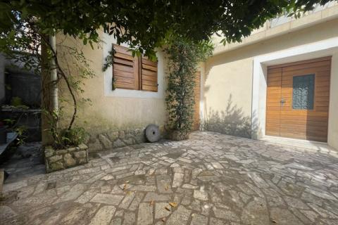 Insel Krk, Dobrinj, Haus mit Dachterrasse und Meerblick