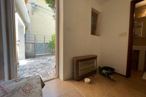 Insel Krk, Dobrinj, Haus mit Dachterrasse und Meerblick