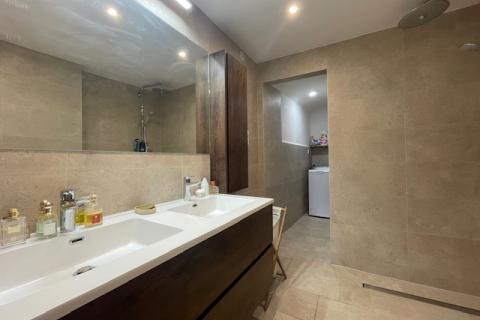 Insel Krk, Dobrinj, Haus mit Dachterrasse und Meerblick