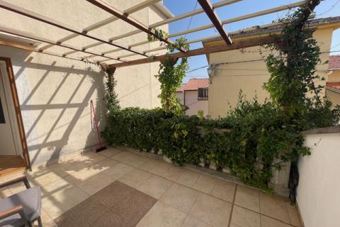 Insel Krk, Dobrinj, Haus mit Dachterrasse und Meerblick