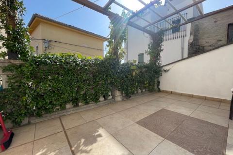 Insel Krk, Dobrinj, Haus mit Dachterrasse und Meerblick