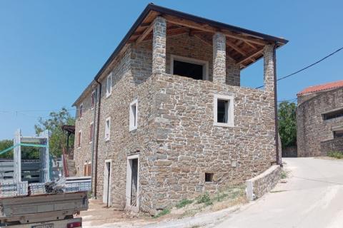 Istra,Momjan,okolica-Renovirana kuća s pogledom na more